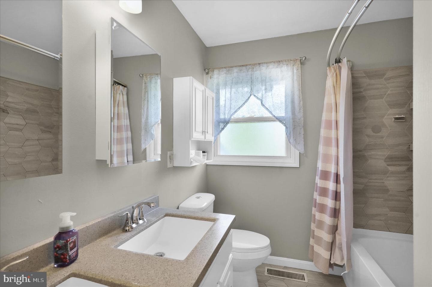 108 Center Lane photo 12