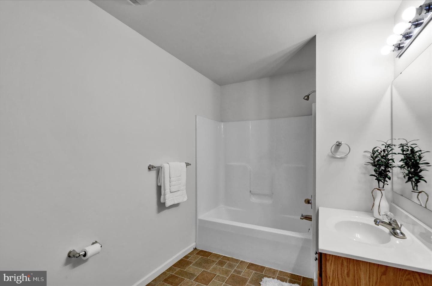 124 Christine Drive photo 18