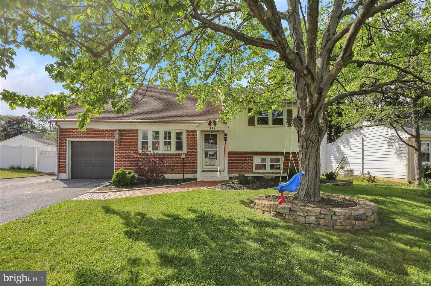 224 Bard Avenue photo 1