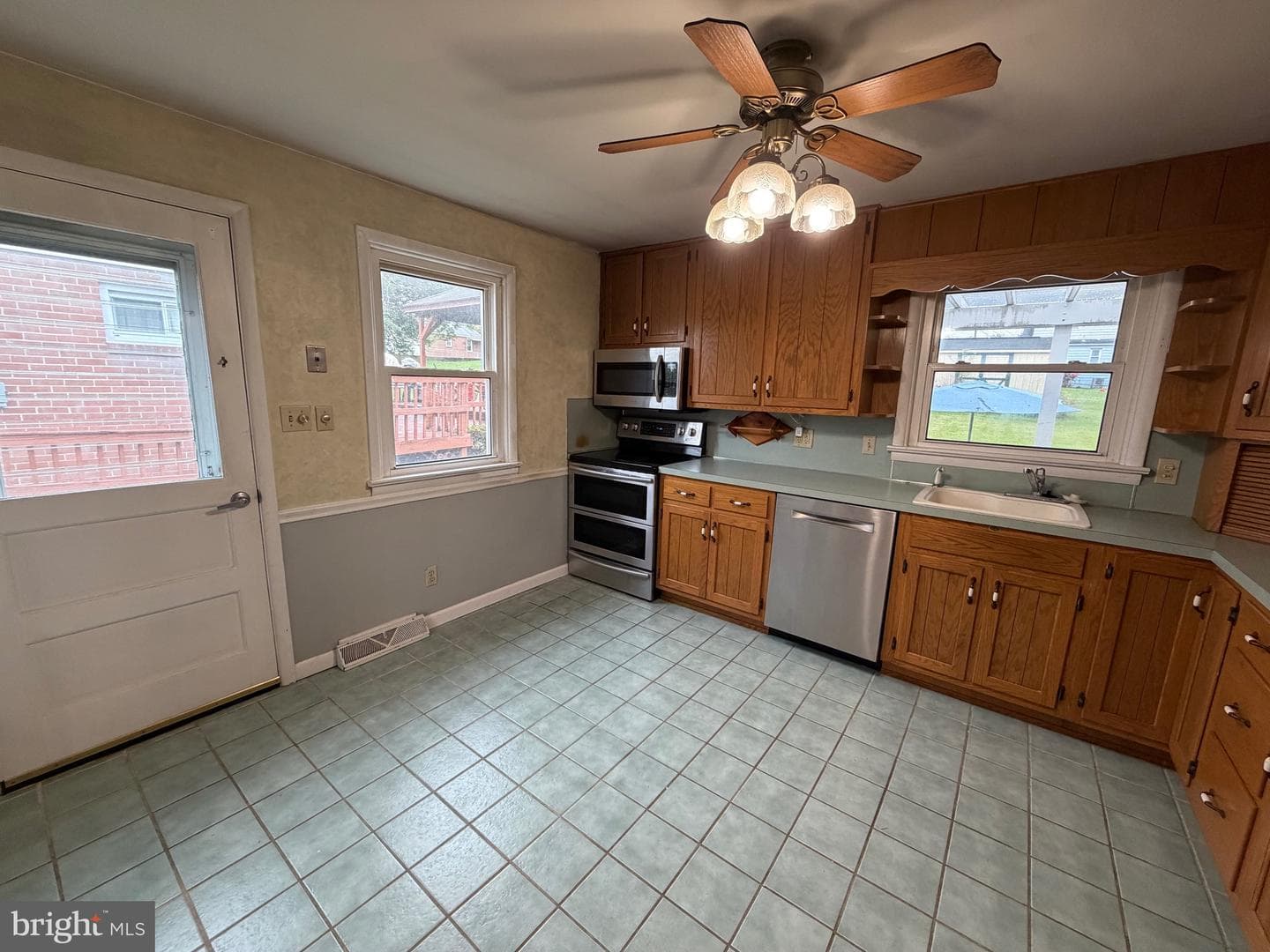 2312 Mckinley Avenue photo 15