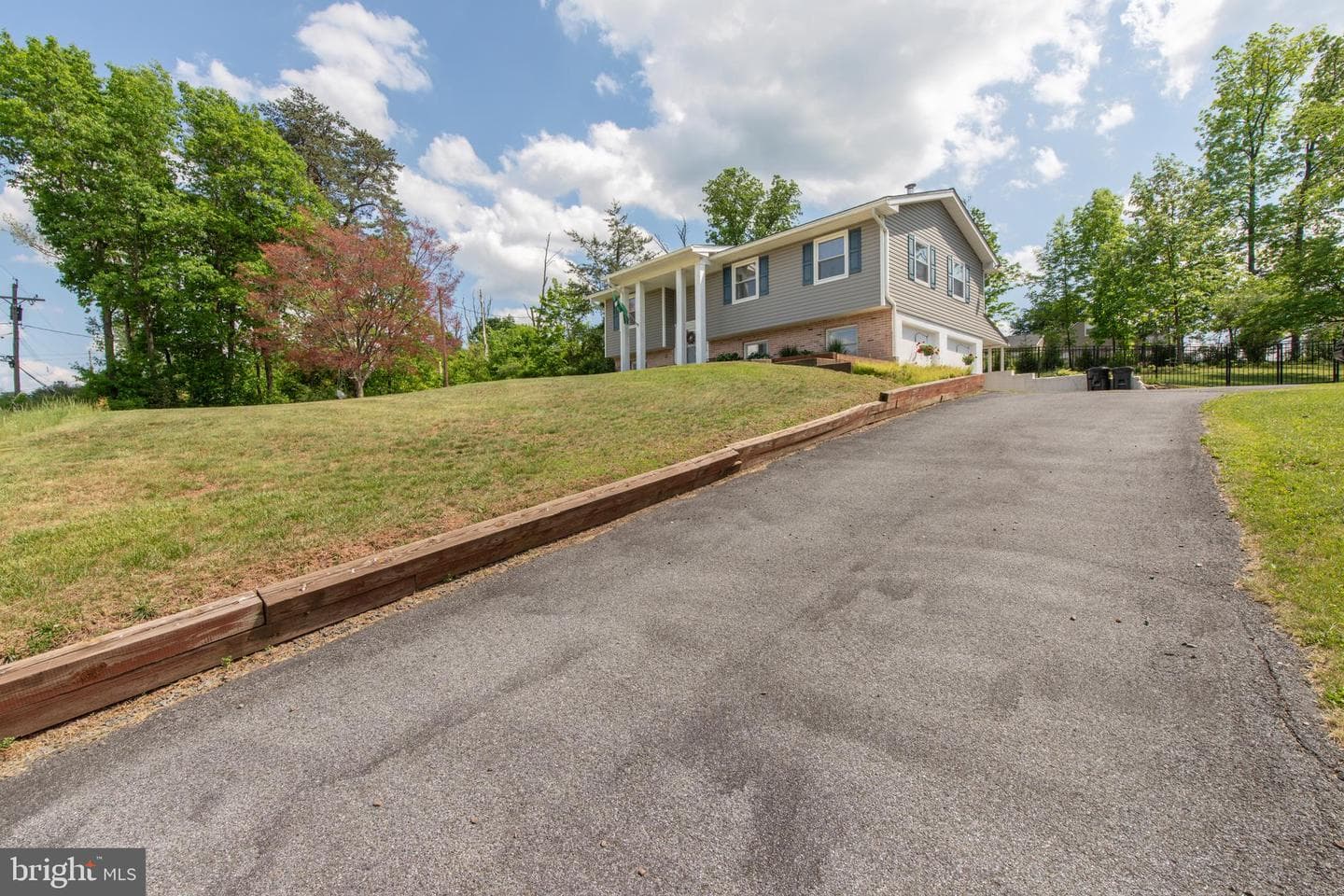 10 Evangeline Drive photo 2