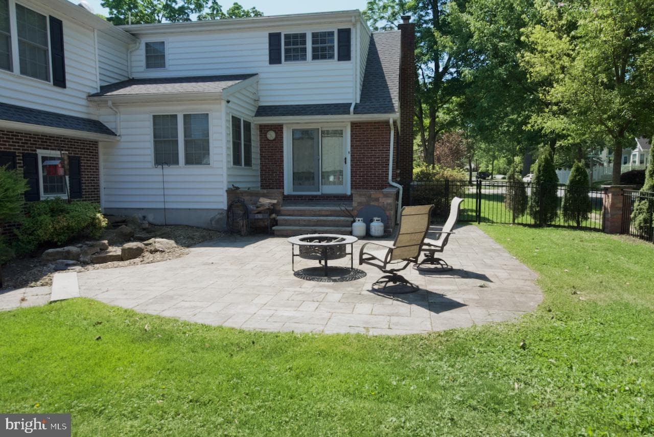 1337 Girard Avenue photo 10