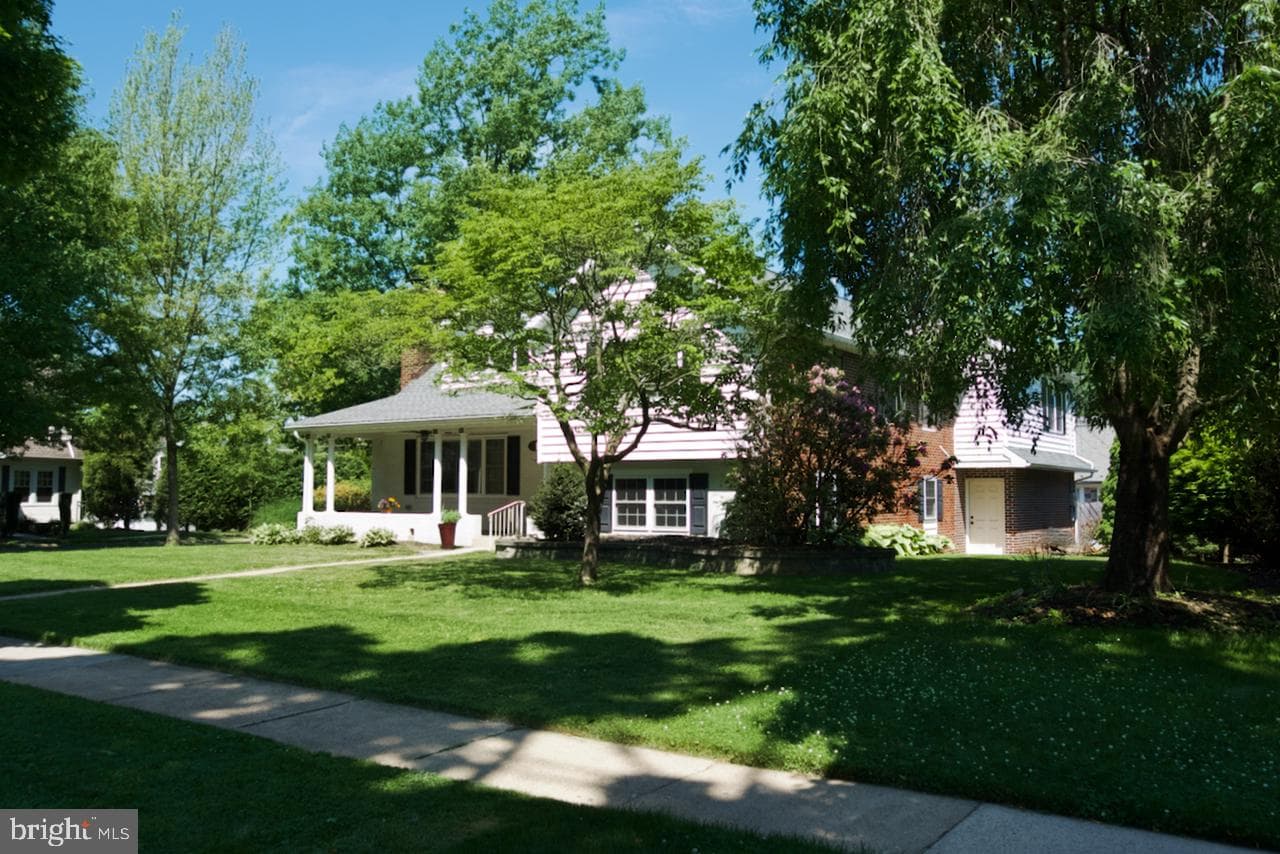1337 Girard Avenue photo 3