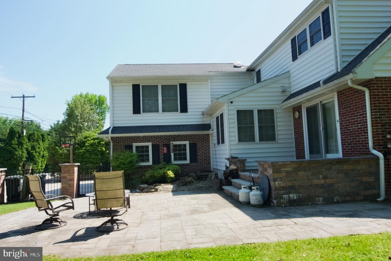 1337 Girard Avenue photo 8