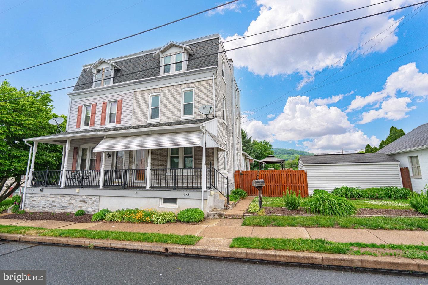 3531 Hawthorne Street photo 2