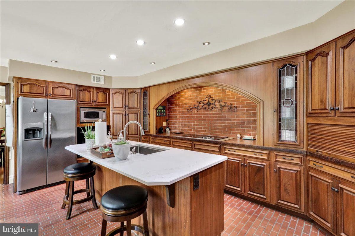 8 Tudor Court photo 14