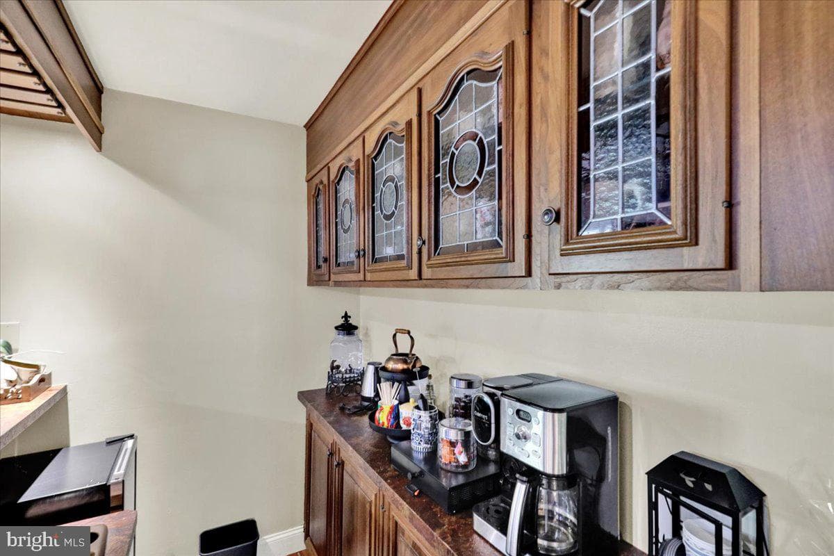8 Tudor Court photo 22