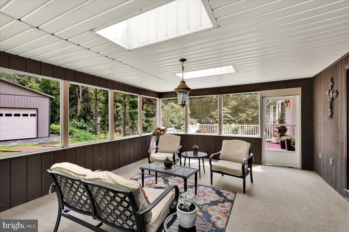 8 Tudor Court photo 26