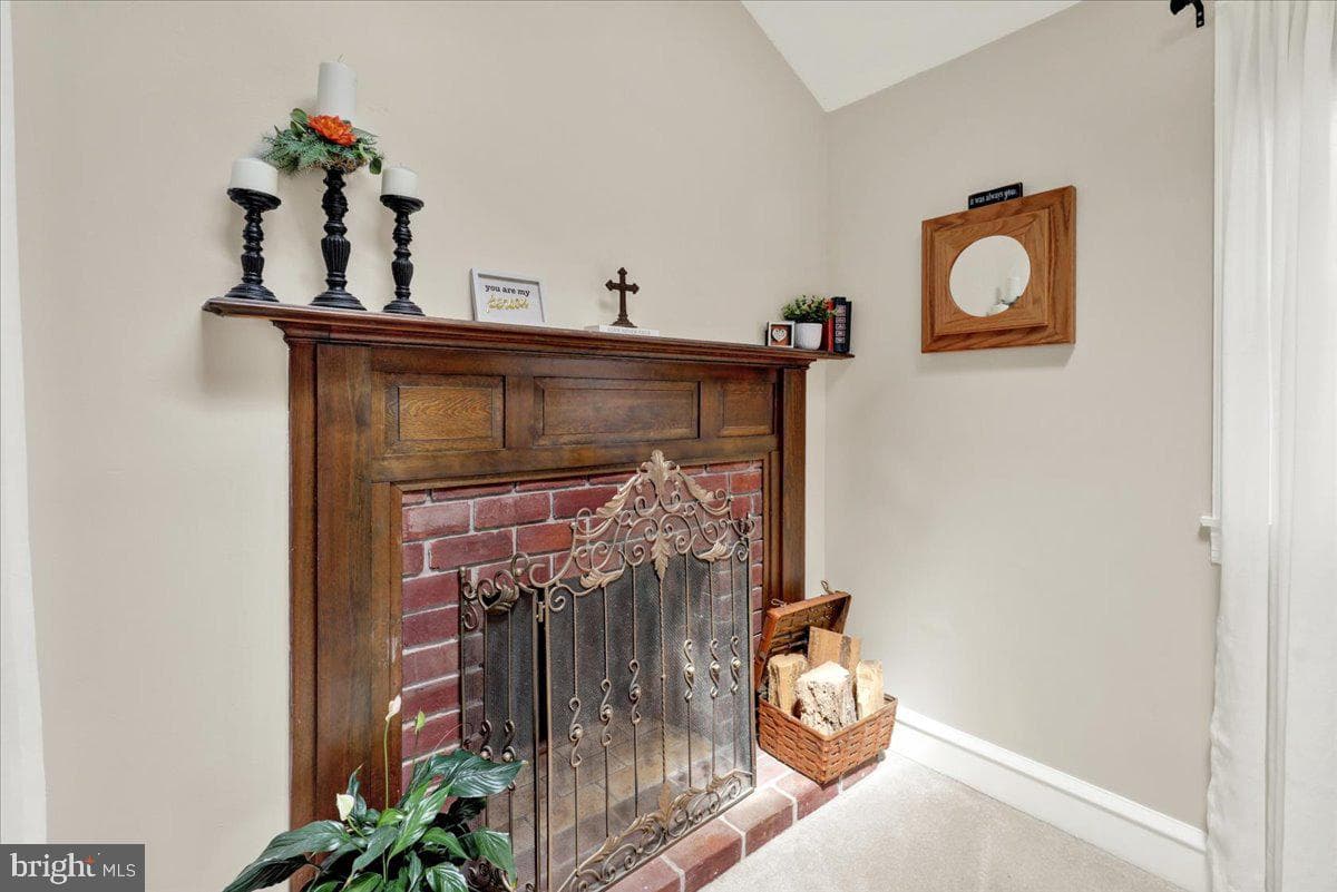 8 Tudor Court photo 31