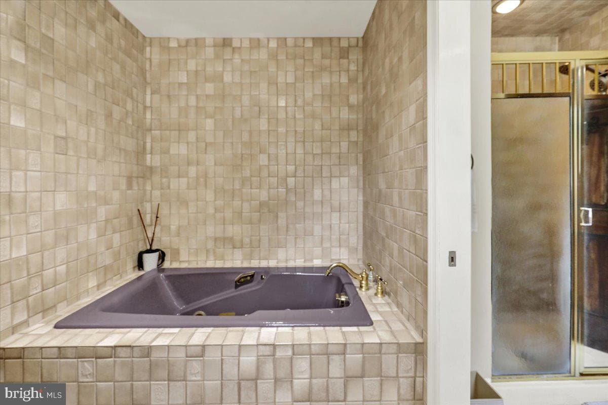 8 Tudor Court photo 35