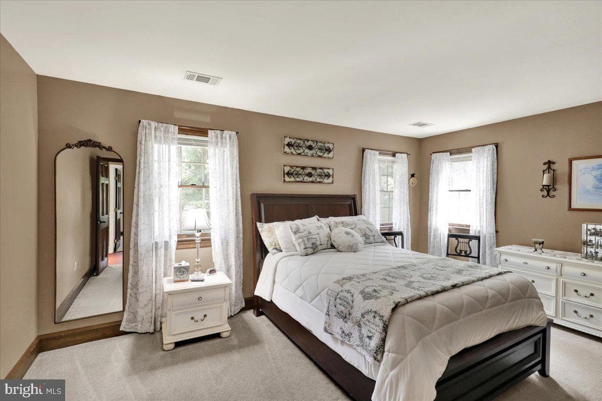 8 Tudor Court photo 39