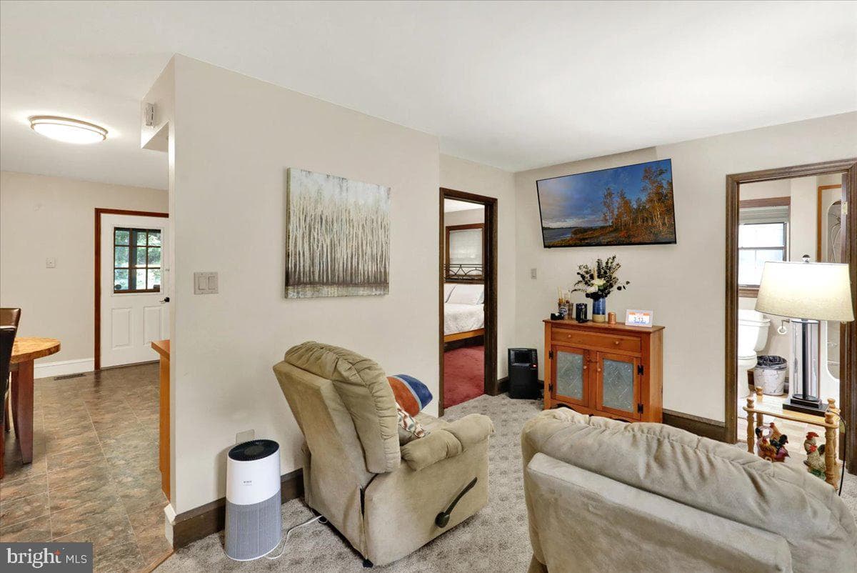 8 Tudor Court photo 58