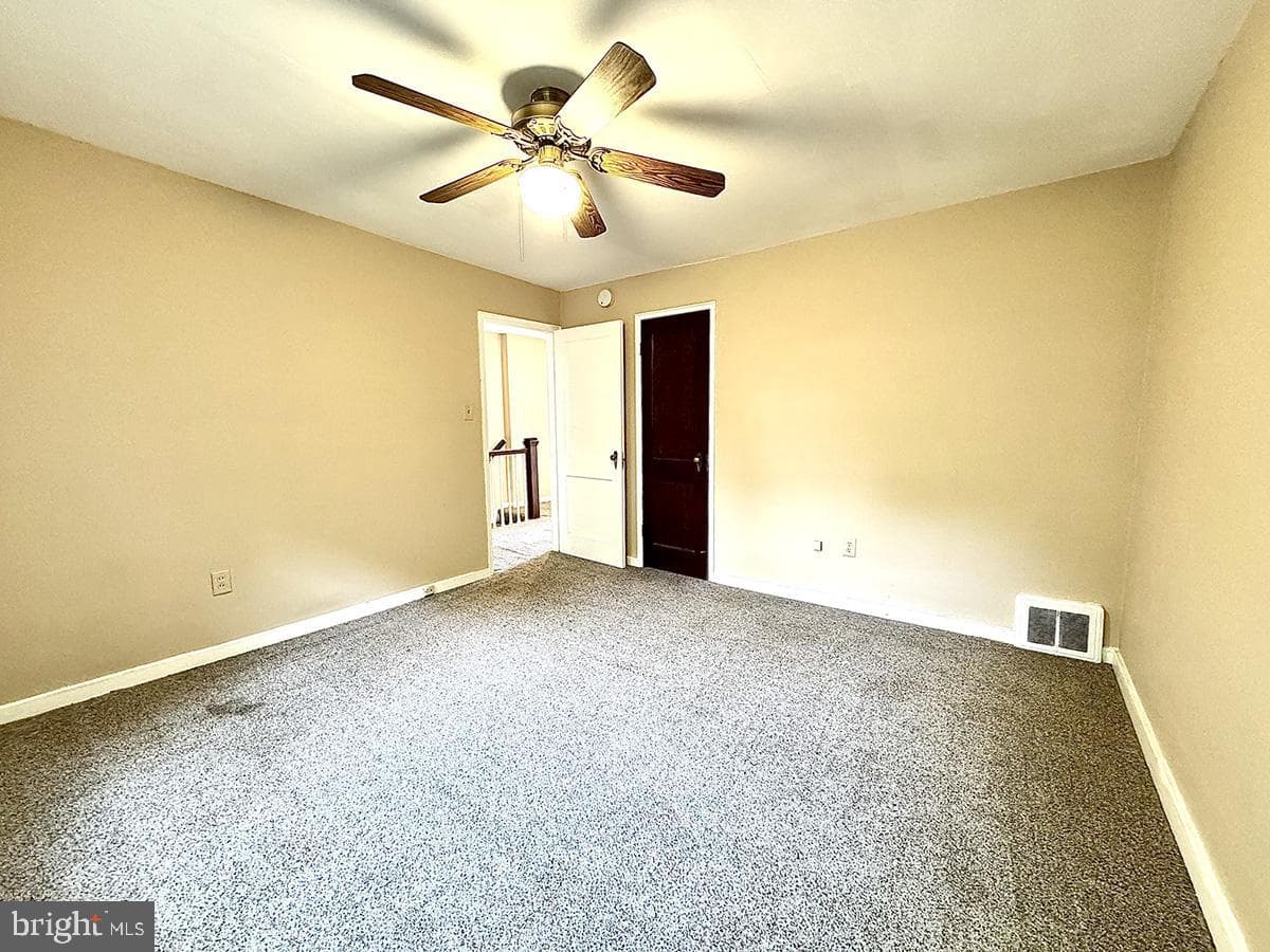 323 Linden Lane photo 23