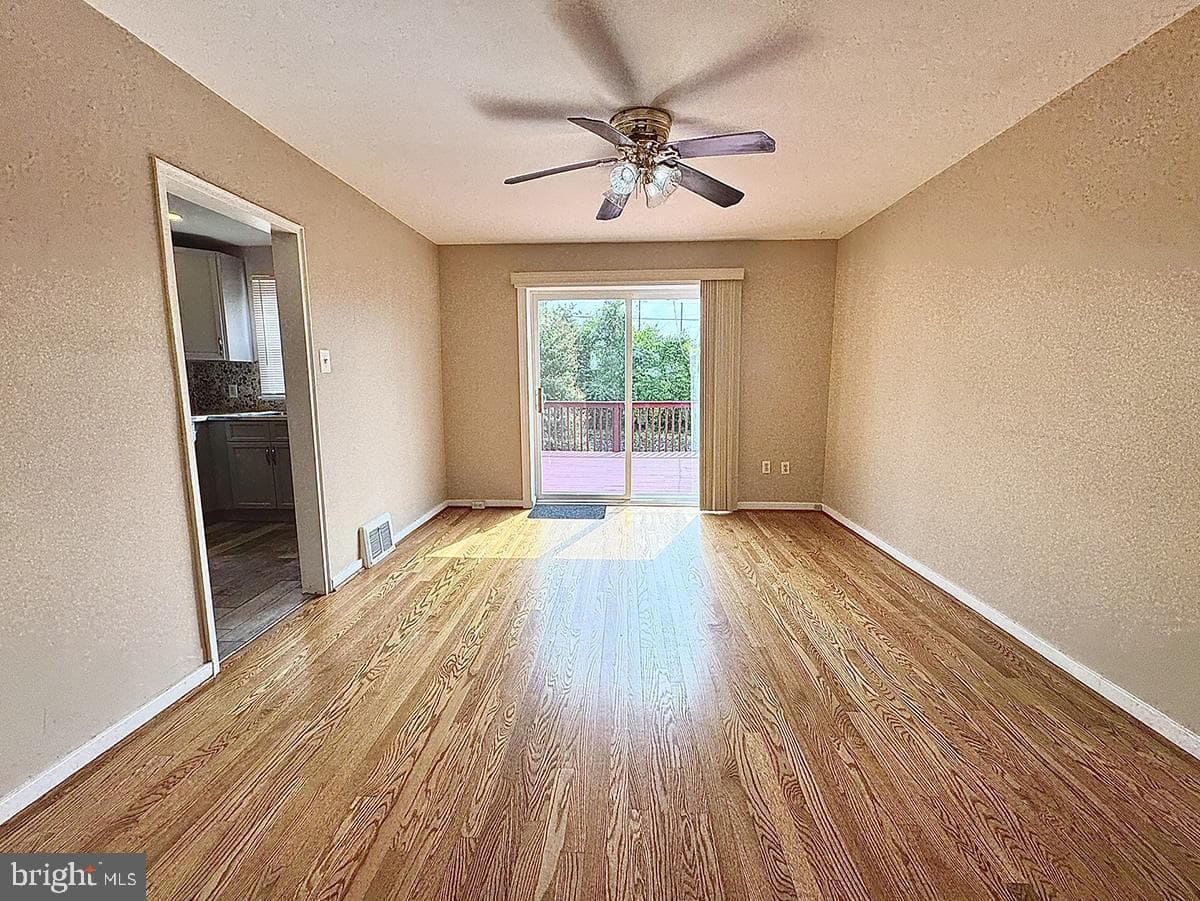 323 Linden Lane photo 9