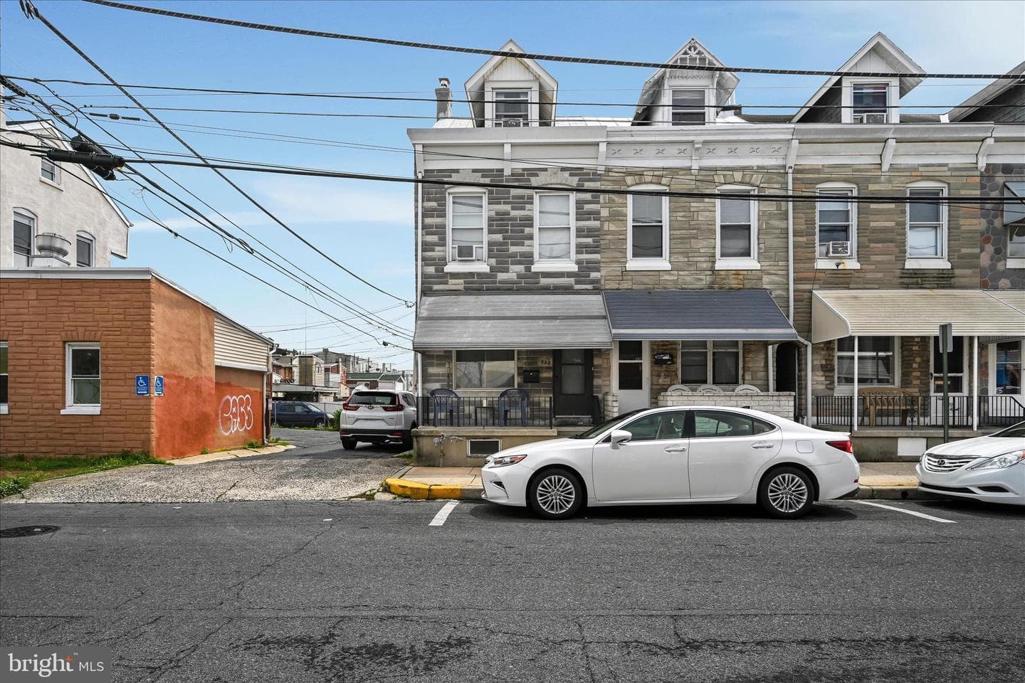 942 Pike Street photo 4