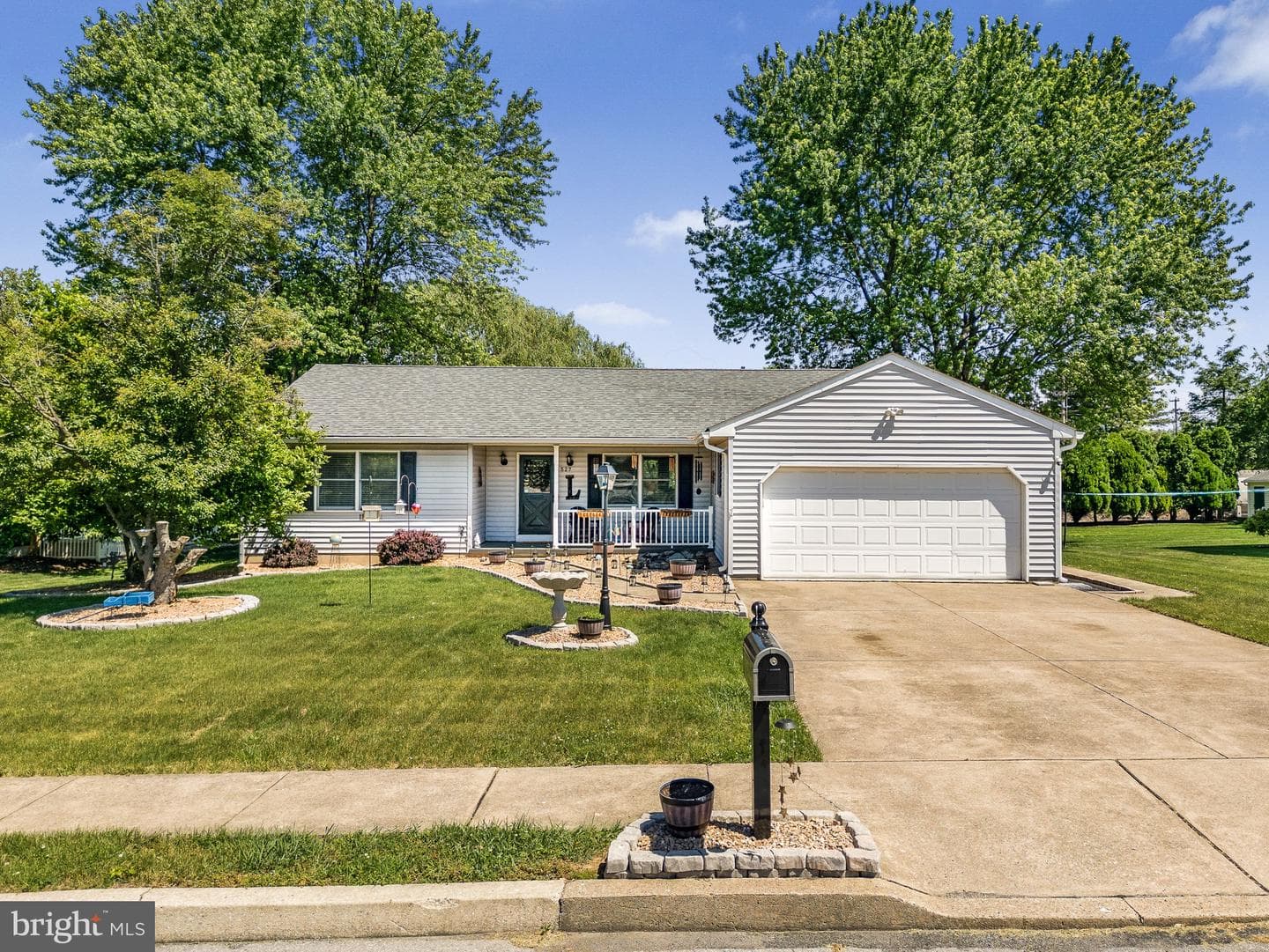 527 Hamsher Avenue photo 1