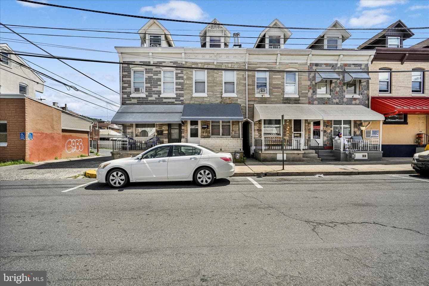 940 Pike Street photo 4
