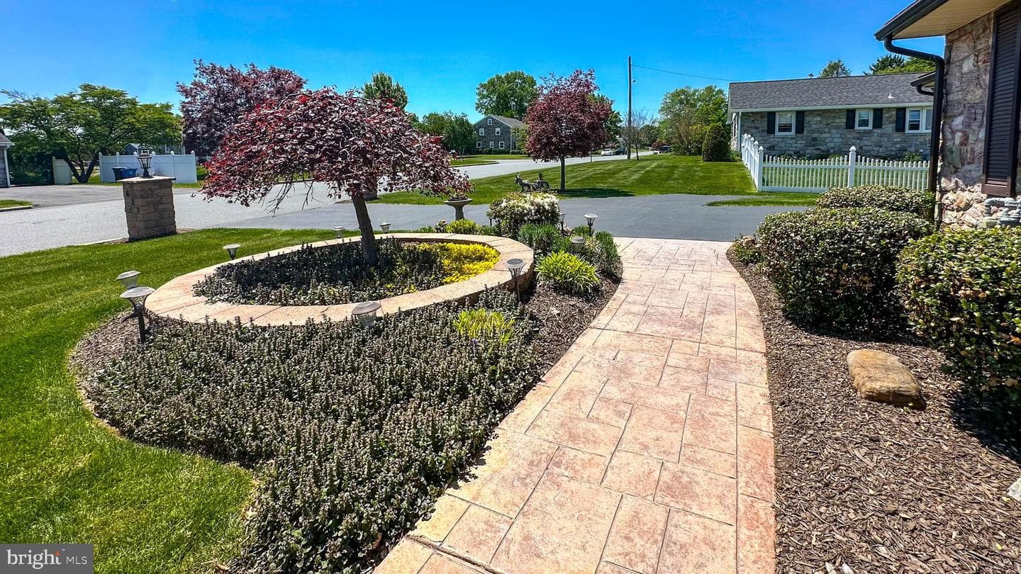 613 Floret Avenue photo 3