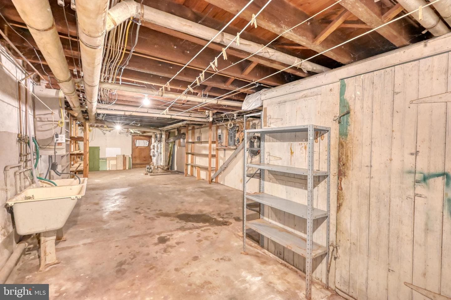 228 W Douglass Street photo 32