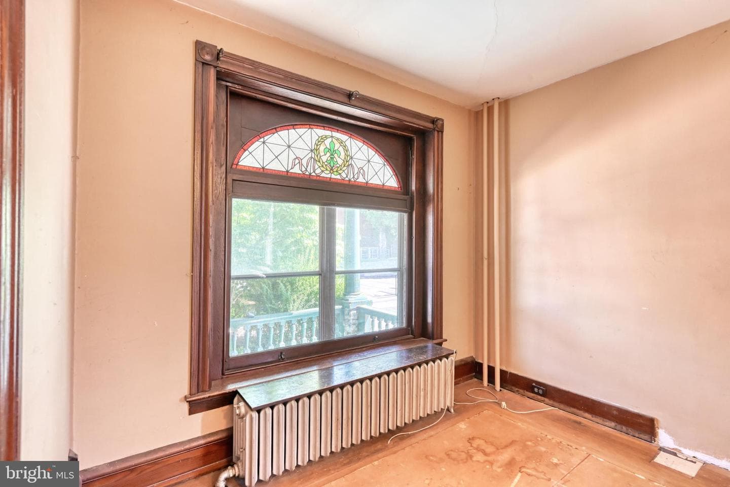 228 W Douglass Street photo 9
