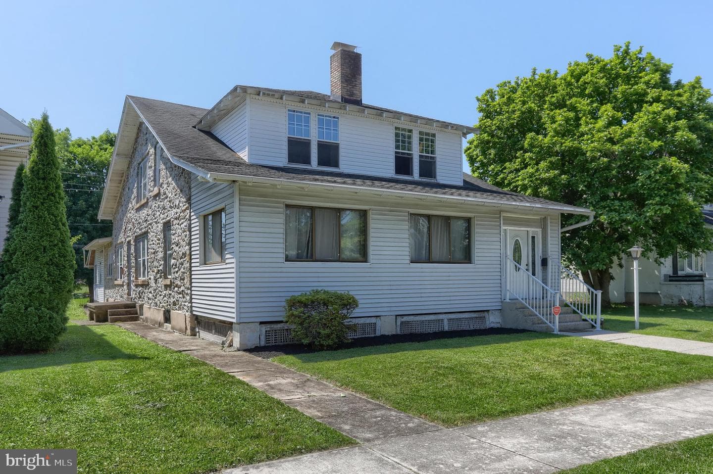 332 E Walnut Street photo 1