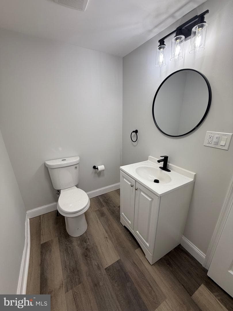 535 Moss Street photo 5