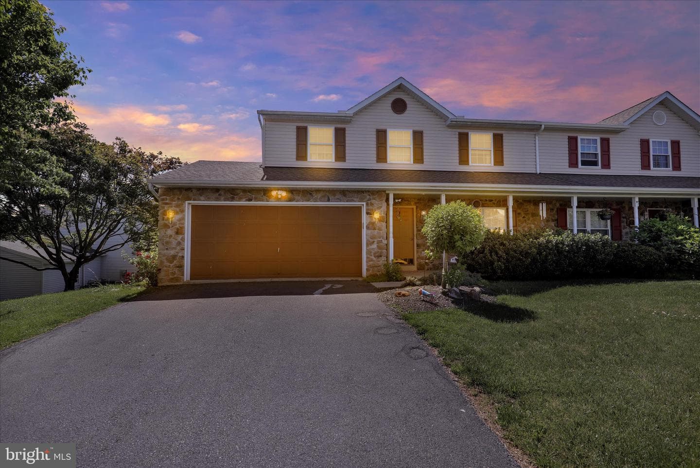 1032 Amity Circle photo 2