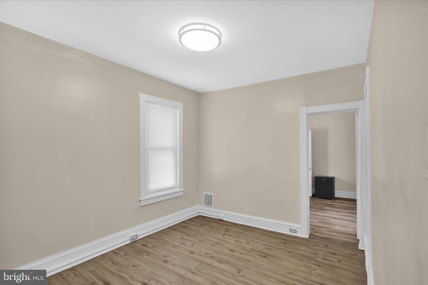 121 W Elm Street photo 23