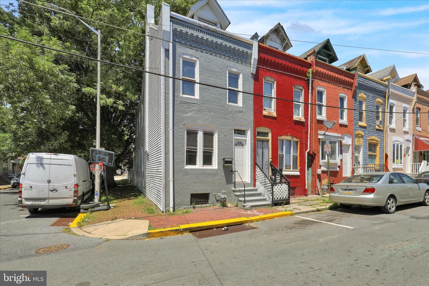 121 W Elm Street photo 5