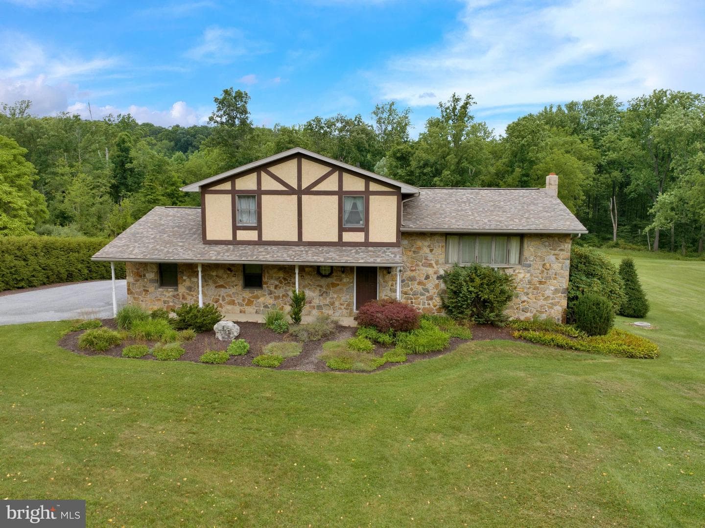 88 Conrad Road photo 1