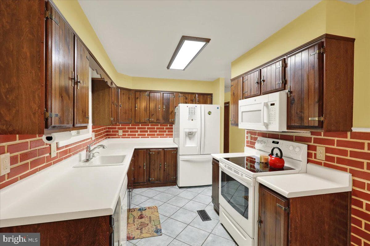 702 Frederick Street photo 2