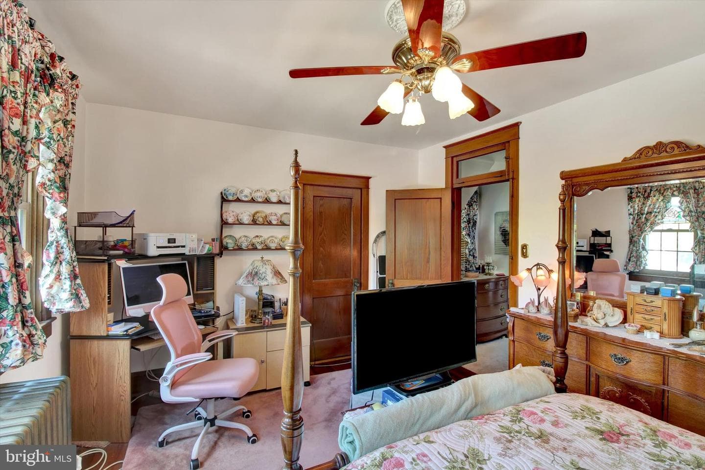 238 E Walnut Street photo 17