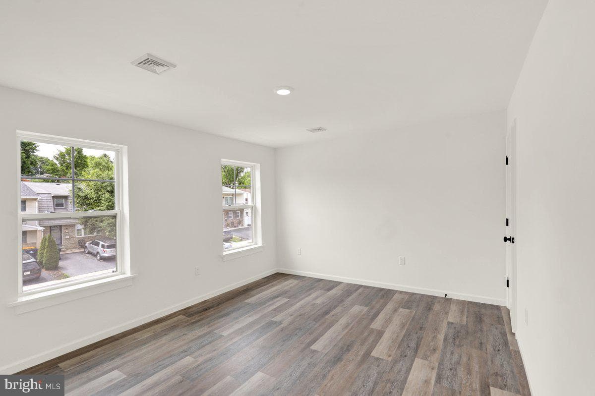 2515 Girard Avenue photo 14