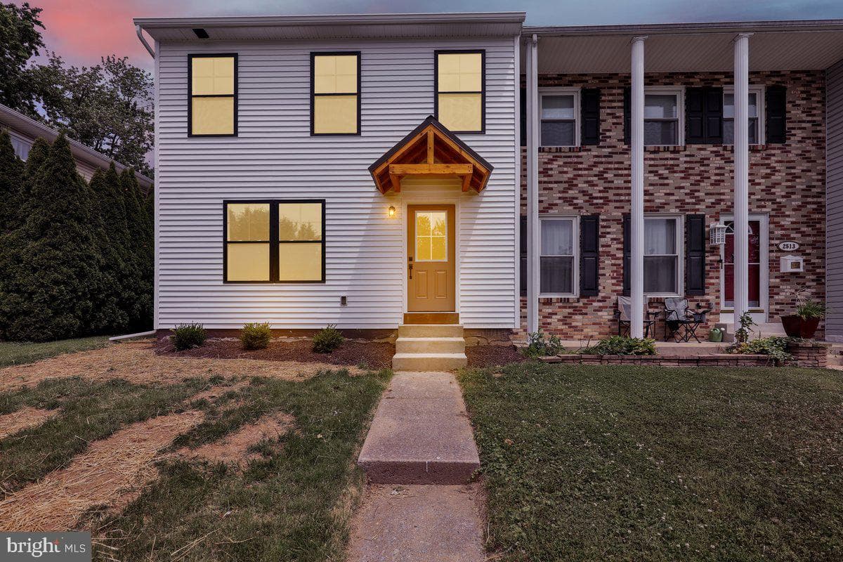2515 Girard Avenue photo 2