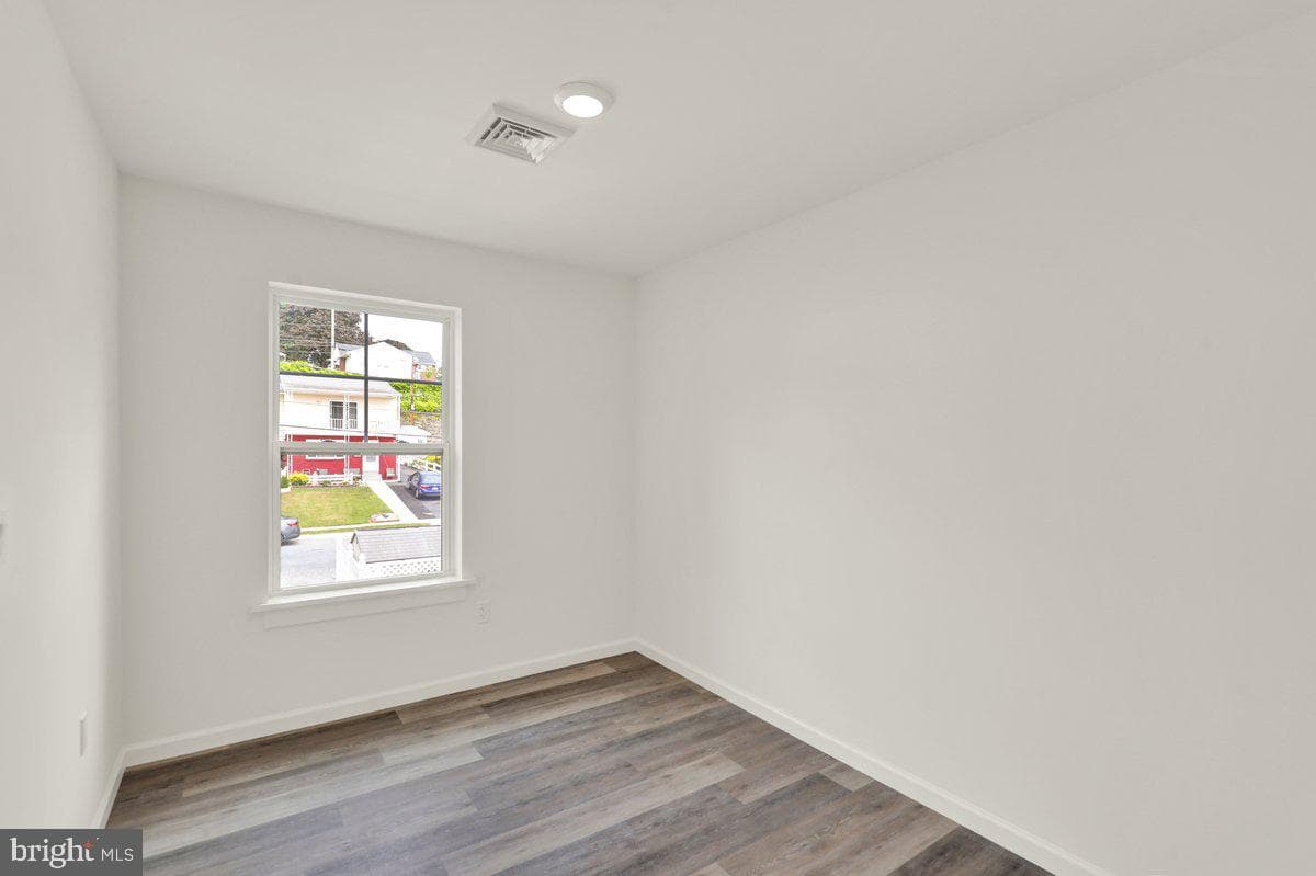 2515 Girard Avenue photo 22