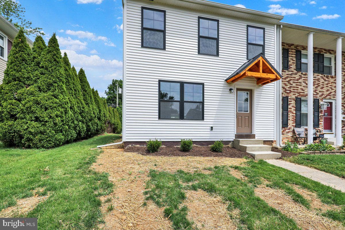 2515 Girard Avenue photo 3