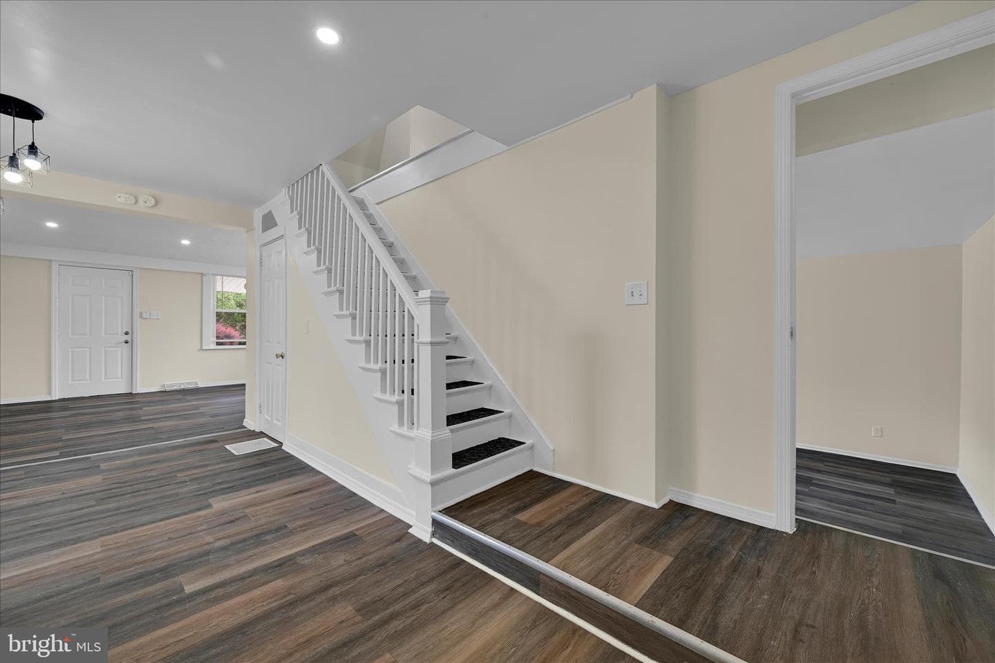 2114 Spring photo 10
