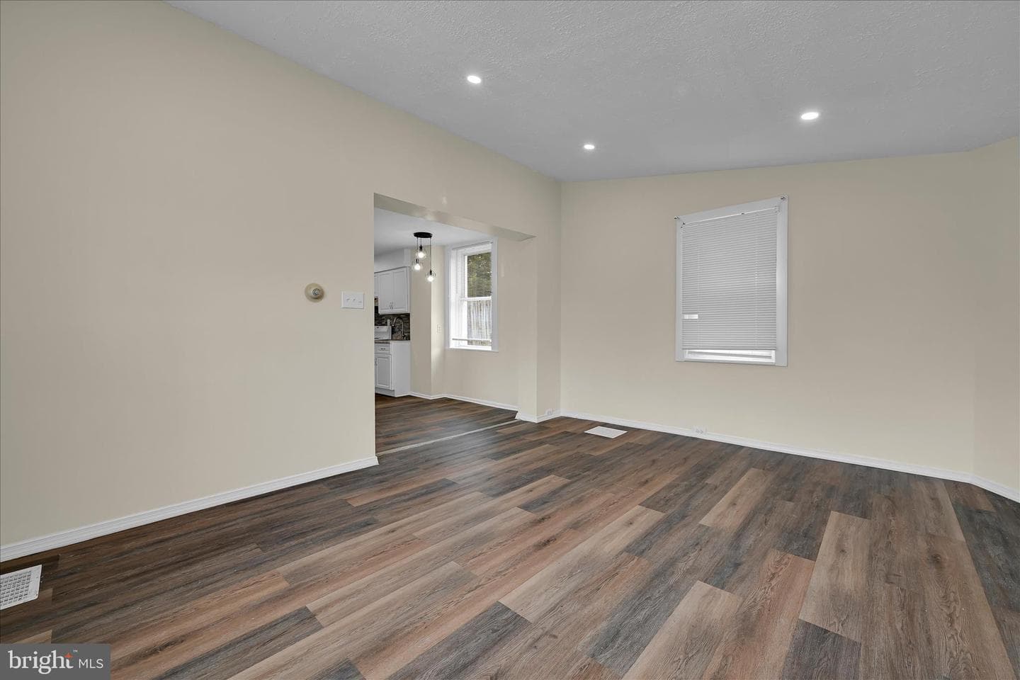 2114 Spring photo 11