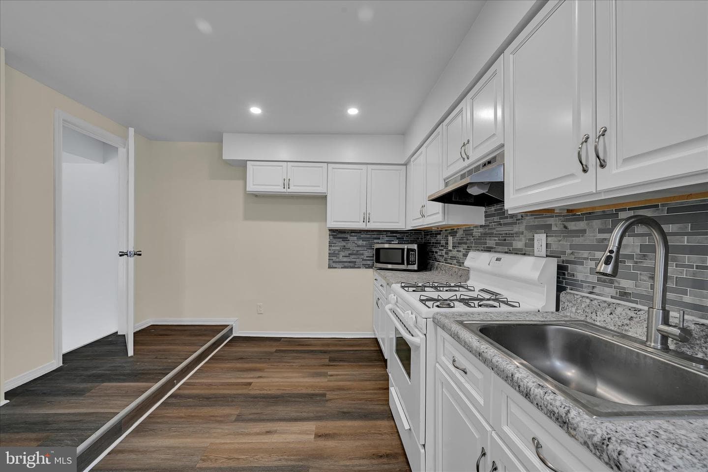 2114 Spring photo 15