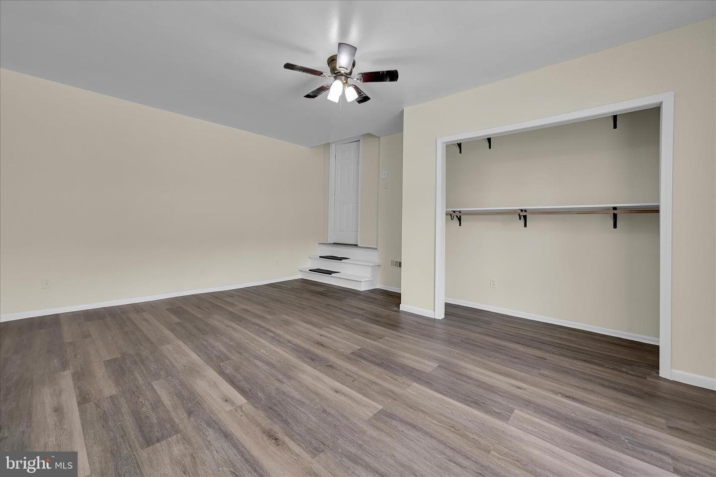 2114 Spring photo 18