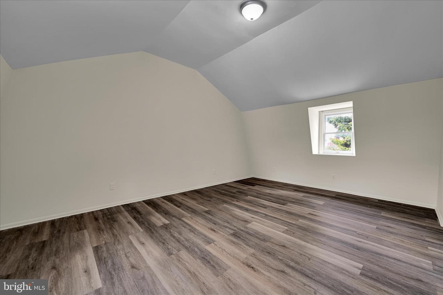 2114 Spring photo 19