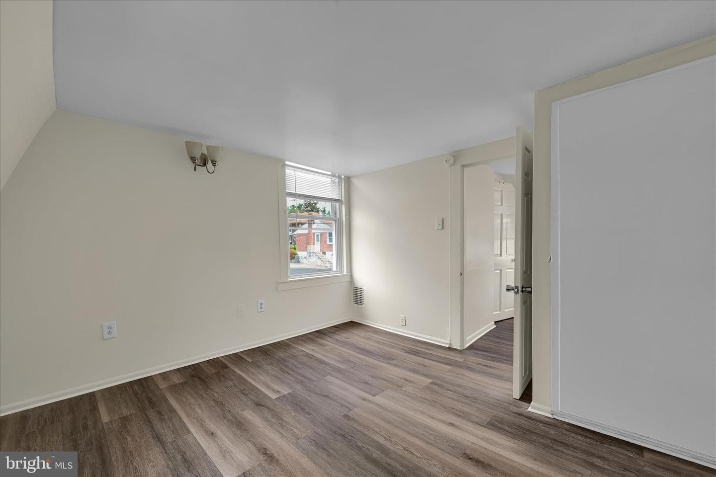 2114 Spring photo 22