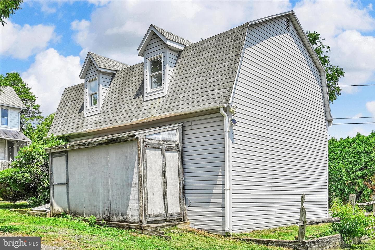 2114 Spring photo 29