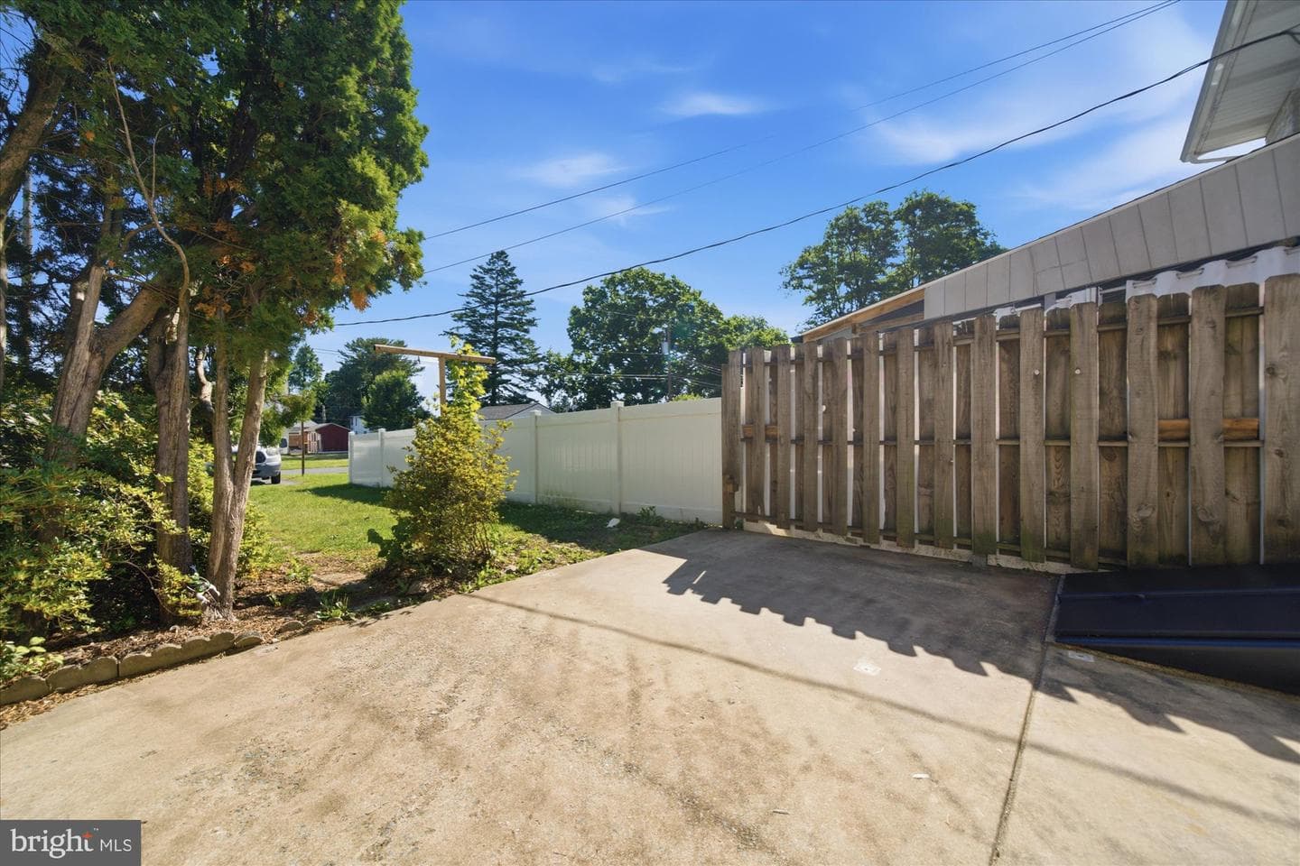 121 Pennbrook Av photo 37