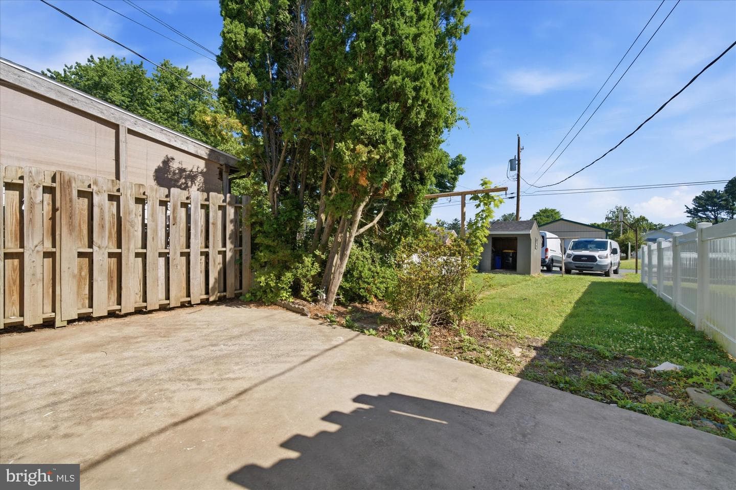 121 Pennbrook Av photo 38