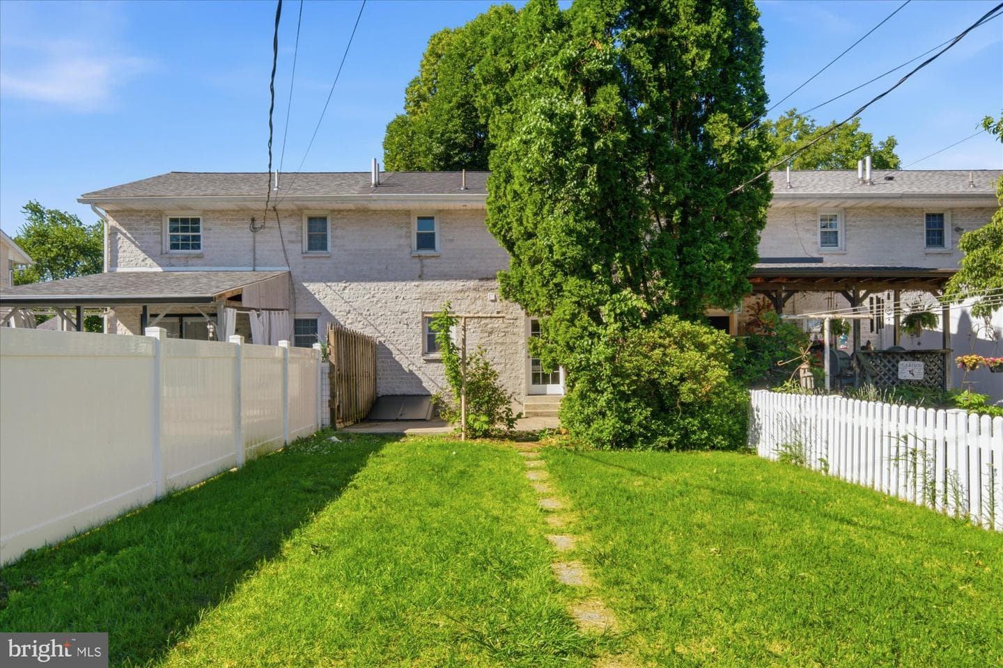 121 Pennbrook Av photo 42