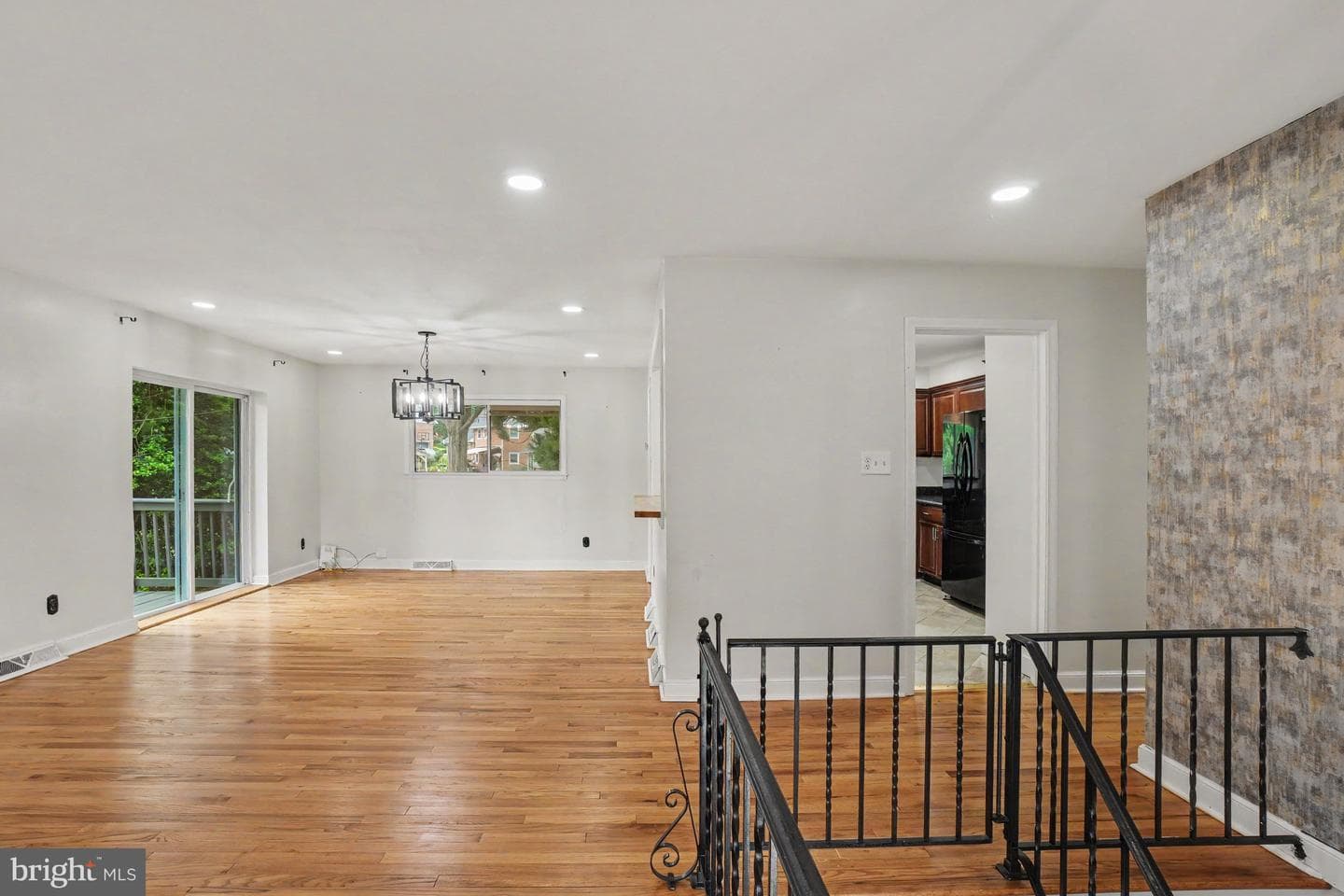 2400 Lindale Drive photo 5