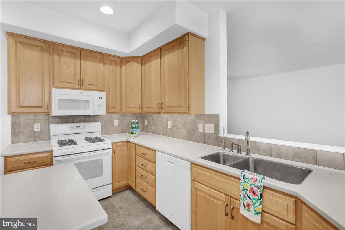 52 Harry Avenue photo 18