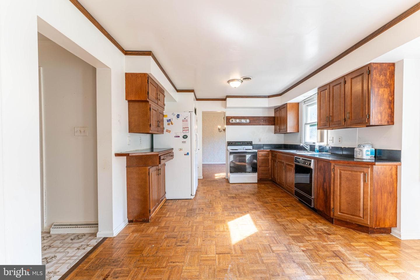 1524 Colony Drive photo 2