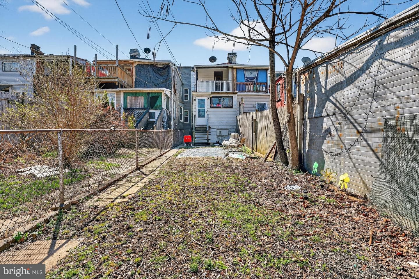 327 W Windsor Street photo 22